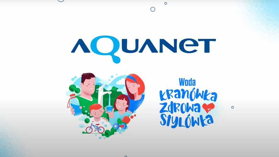 Jest to kadr przygotowanego przez Aquanet vloga dotyczącego tematu ile wody należy pić codziennie.